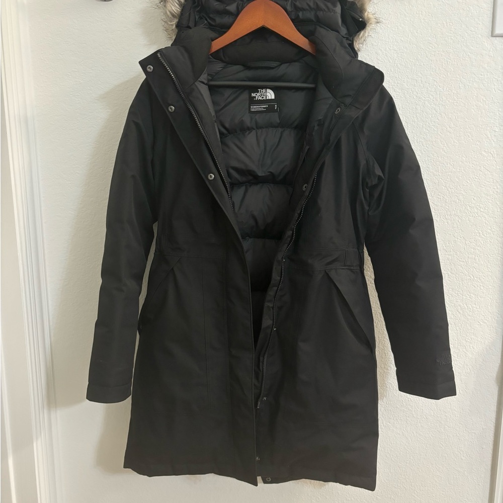Women’s North Face Parka Coat (mid length)